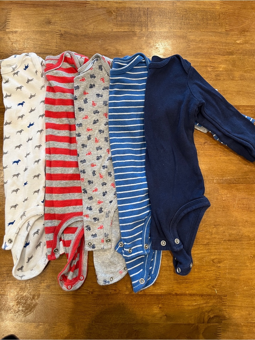 5 Carter’s Long Sleeve Bodysuits 6-9 Months